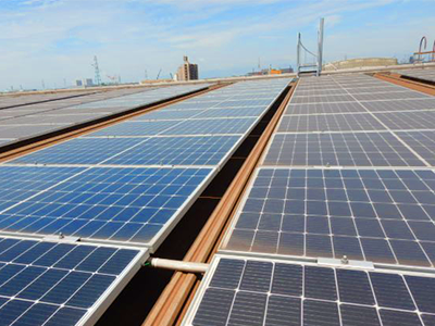 ソーラーパネルを設置