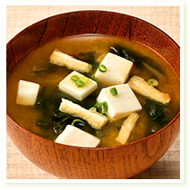油揚げとわかめのみそ汁